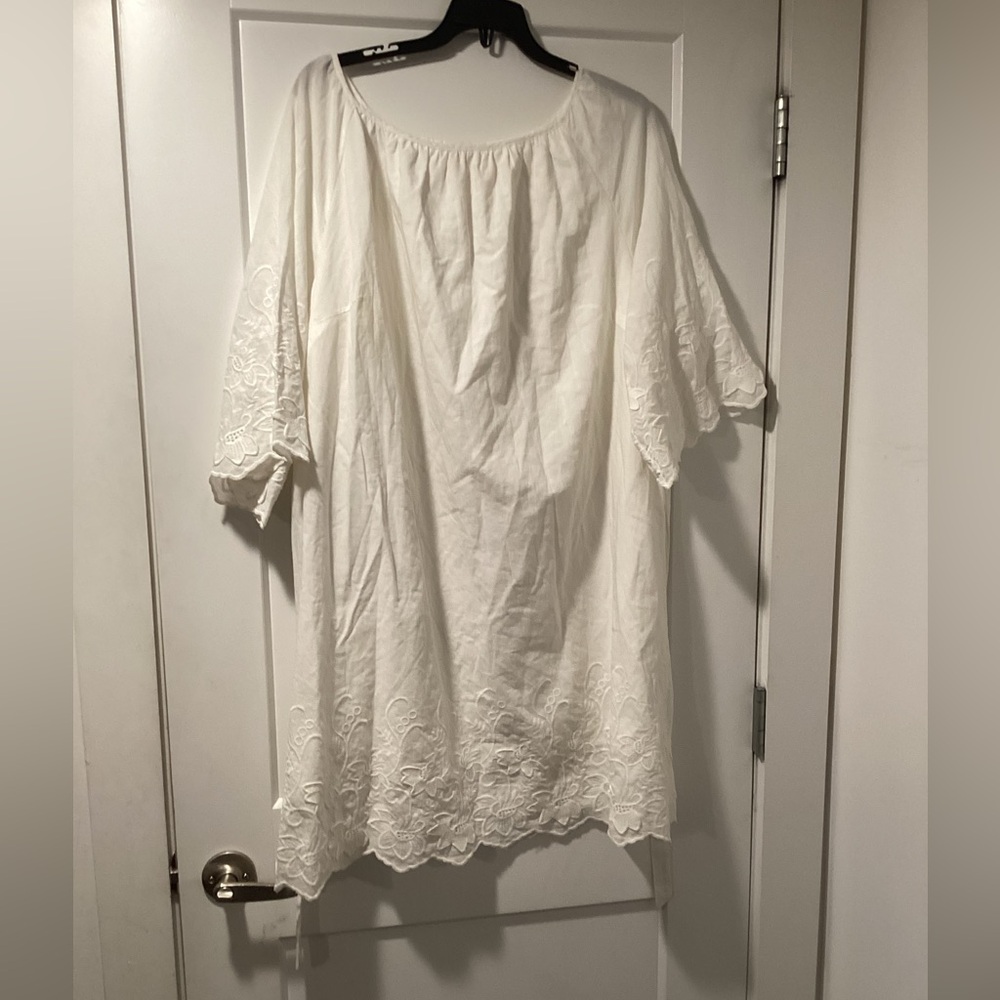 Isabel Maternity by Ingrid & Isabel Size L White‎ Eyelet Embroidery Scallop Hem